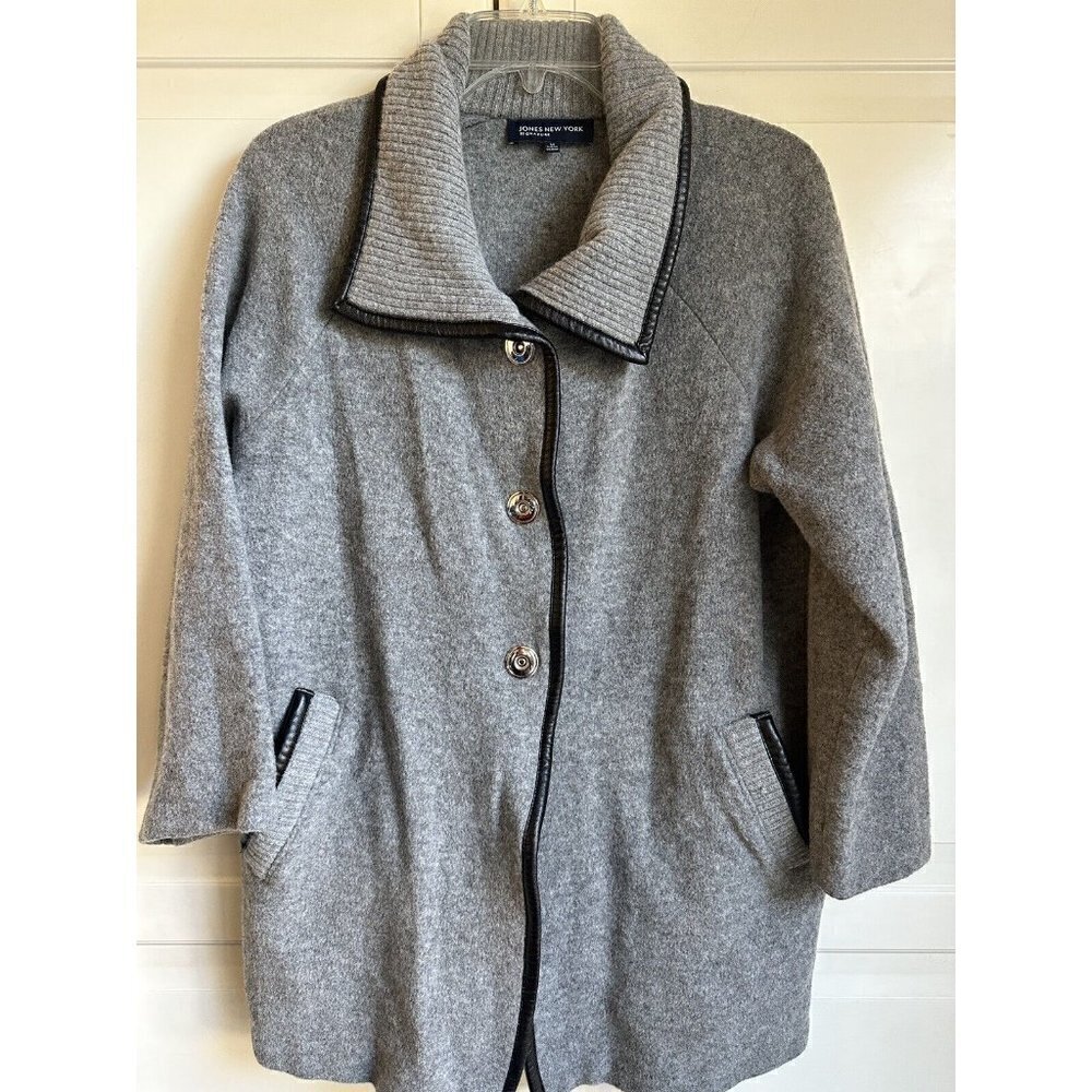Jones New York Wool Coat Womens Medium Gray 3/4 Sleeve Silver Button Black Trim